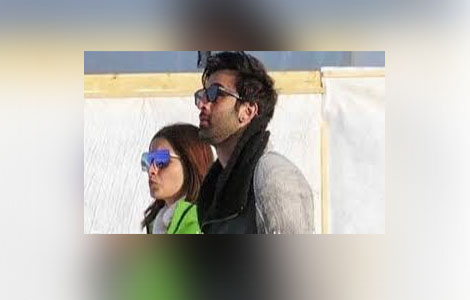 Ranbir Kapoor and Alia Bhatt enjoy a stroll in Switzerland soaking in some sunshine