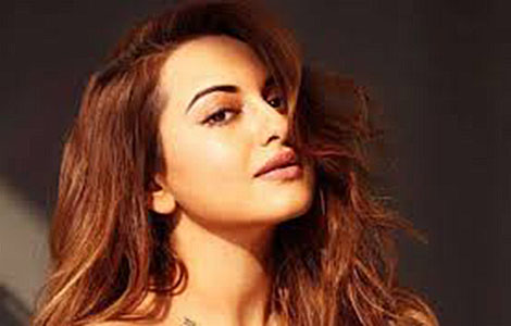Sonakshi Sinha and four others booked for fraud worth Rs. 37 Lakhs!